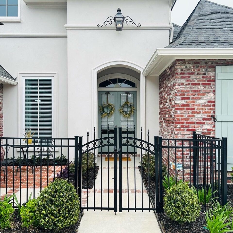 Aluminum Courtyard Fence and Gate