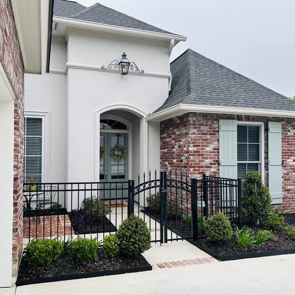 Aluminum Courtyard Fence and Gate